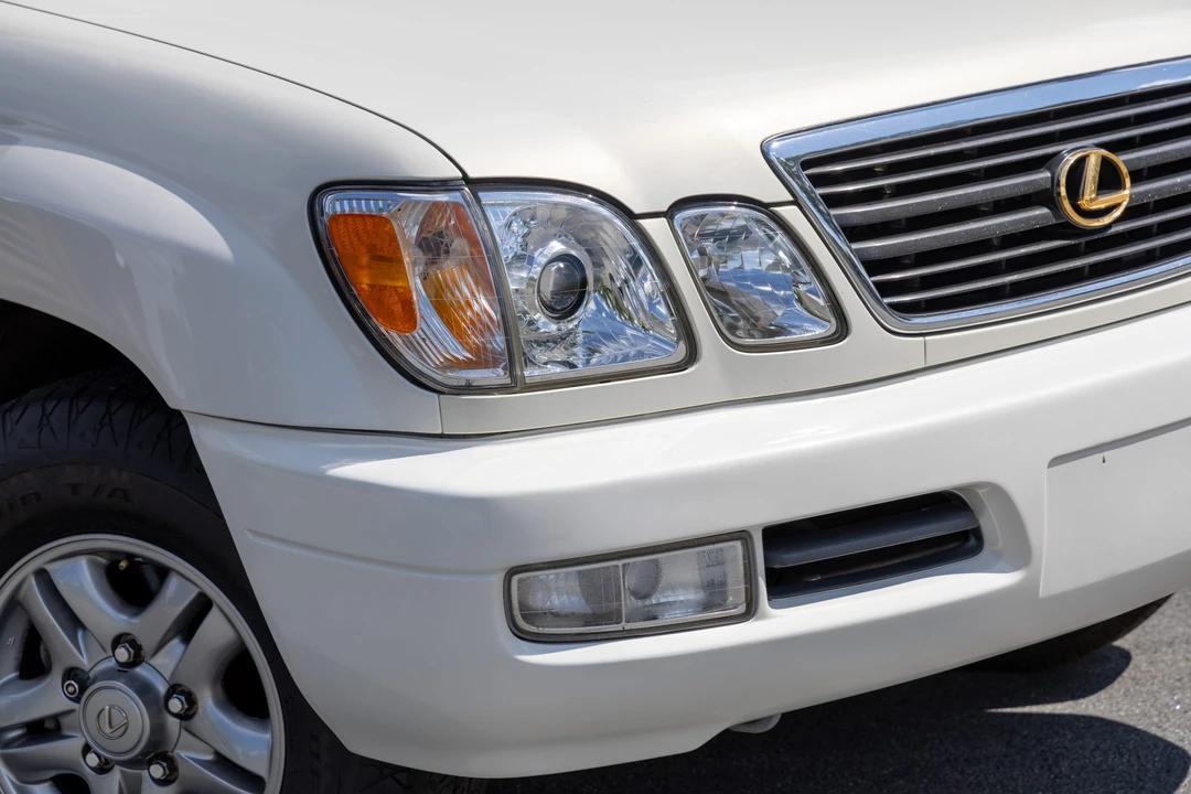 2001 Lexus LX 2nd Gen - Image 27 of 31