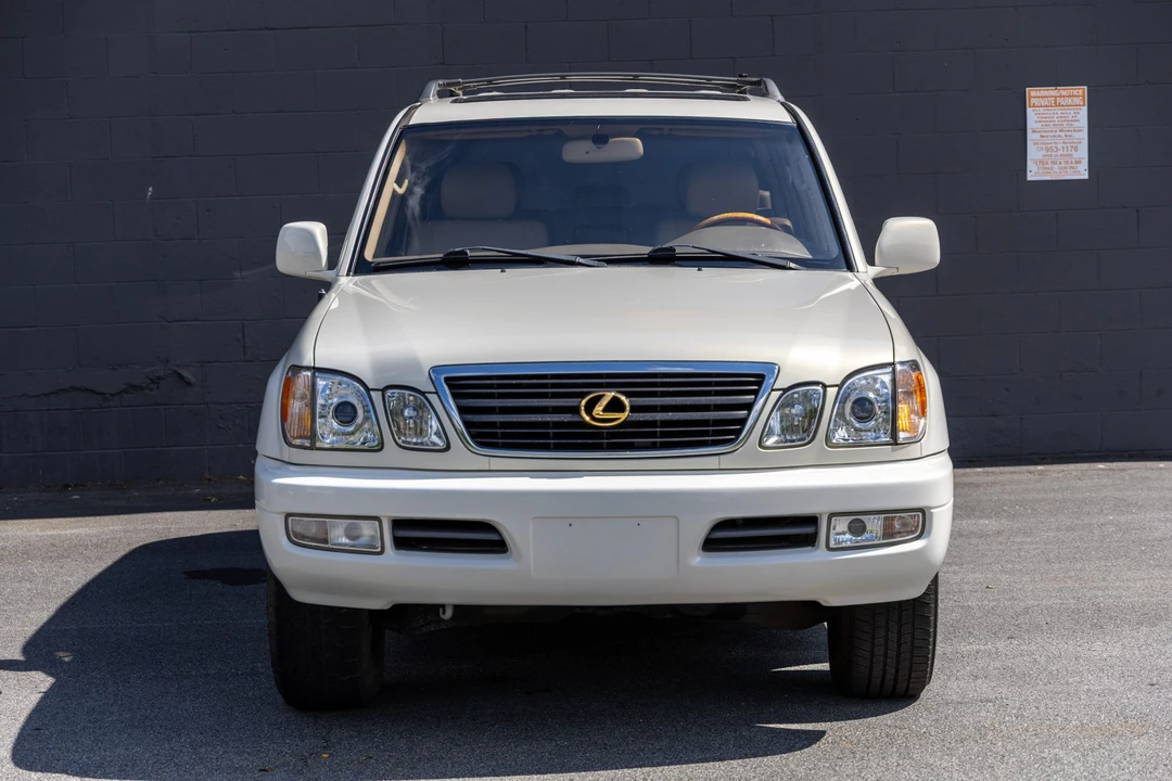 2001 Lexus LX 2nd Gen - Image 9 of 31