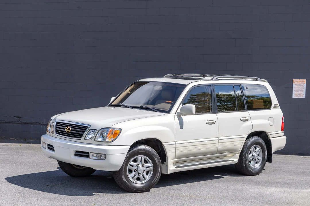 2001 Lexus LX 2nd Gen - Image 5 of 31
