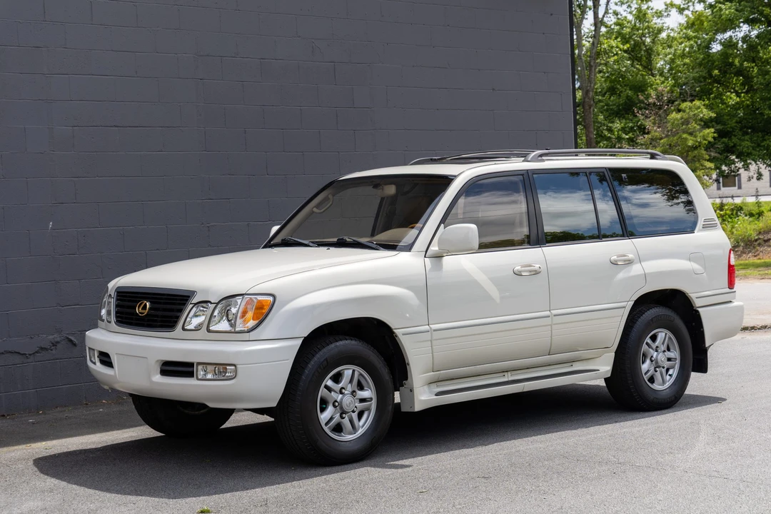2001 Lexus LX 2nd Gen - Image 3 of 31