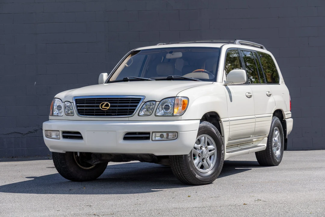 2001 Lexus LX 2nd Gen - Image 6 of 31