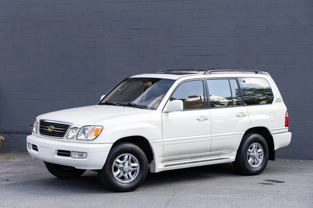 2001 Lexus LX 2nd Gen - Image 4 of 31