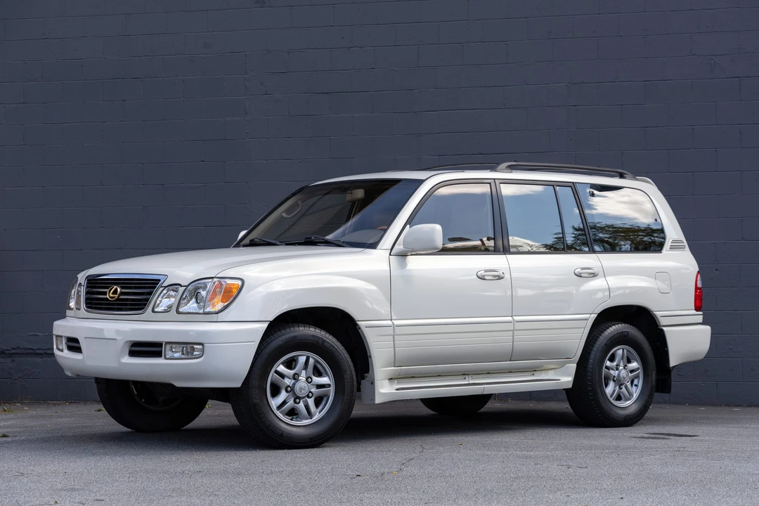 2001 Lexus LX 2nd Gen - Image 2 of 31