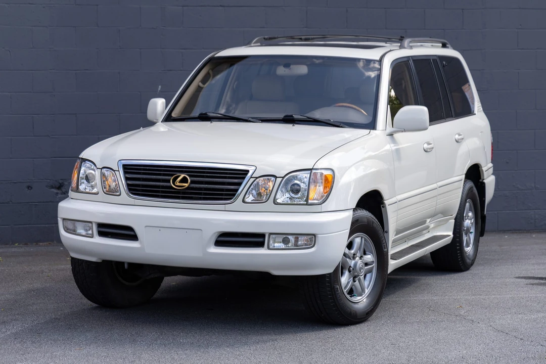 2001 Lexus LX 2nd Gen - Image 8 of 31