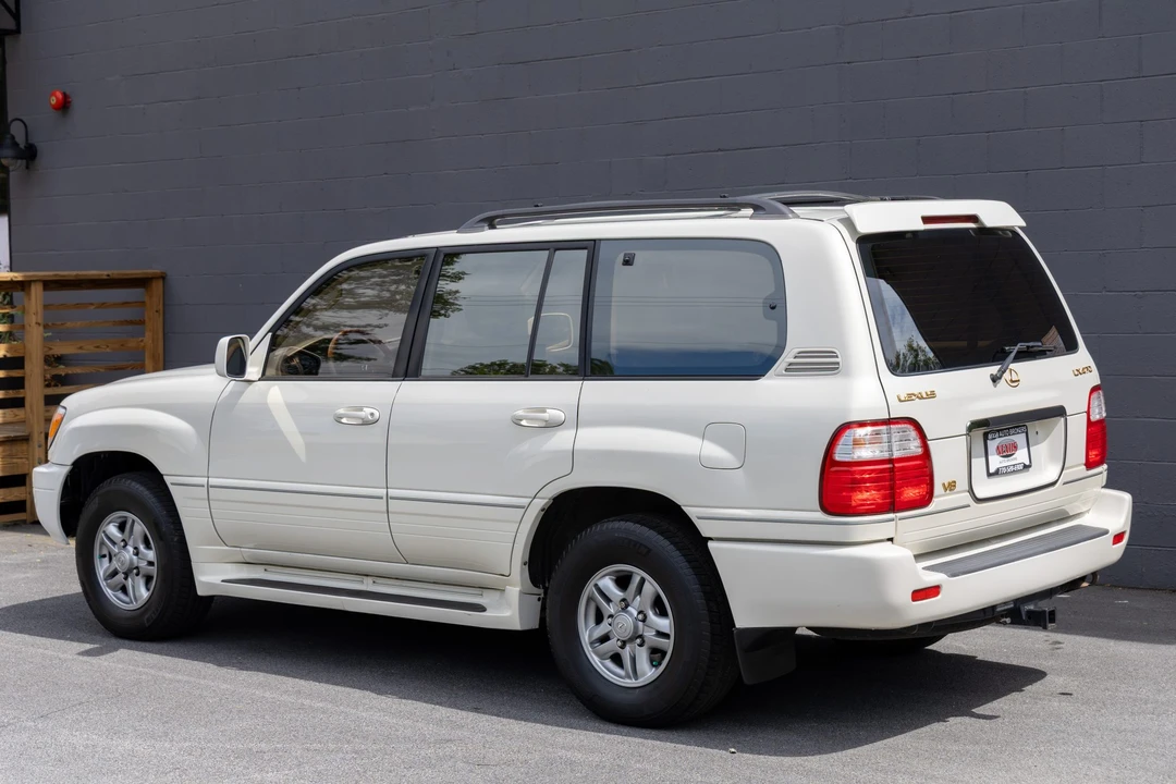 2001 Lexus LX 2nd Gen - Image 25 of 31