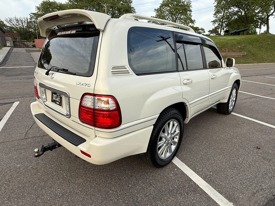 2001 Lexus LX 2nd Gen - Image 9 of 31