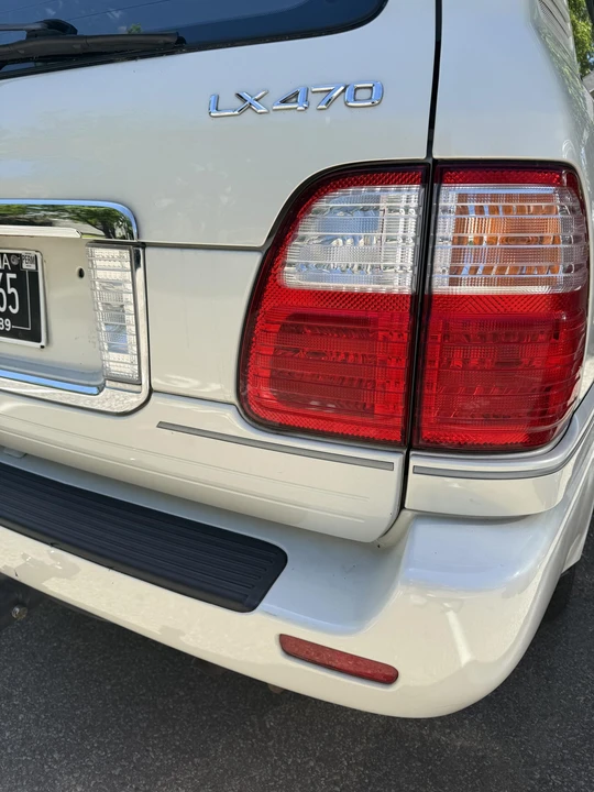 2001 Lexus LX 2nd Gen - Image 24 of 31
