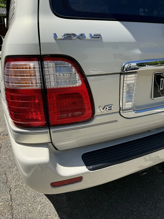 2001 Lexus LX 2nd Gen - Image 23 of 31