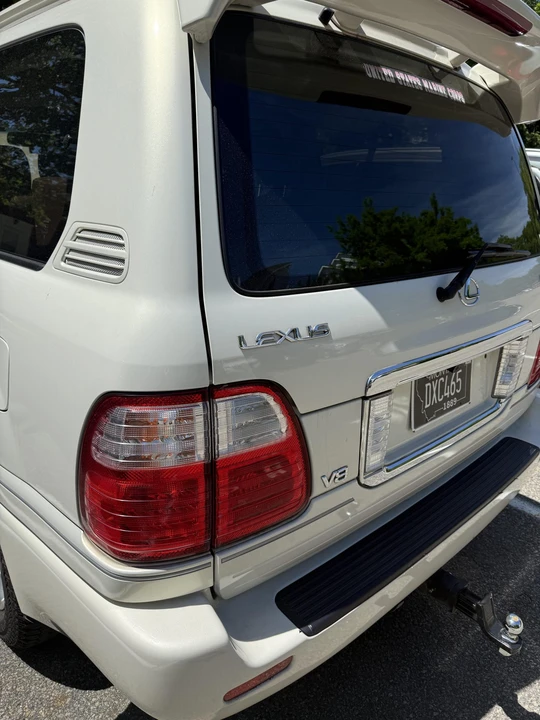 2001 Lexus LX 2nd Gen - Image 19 of 31