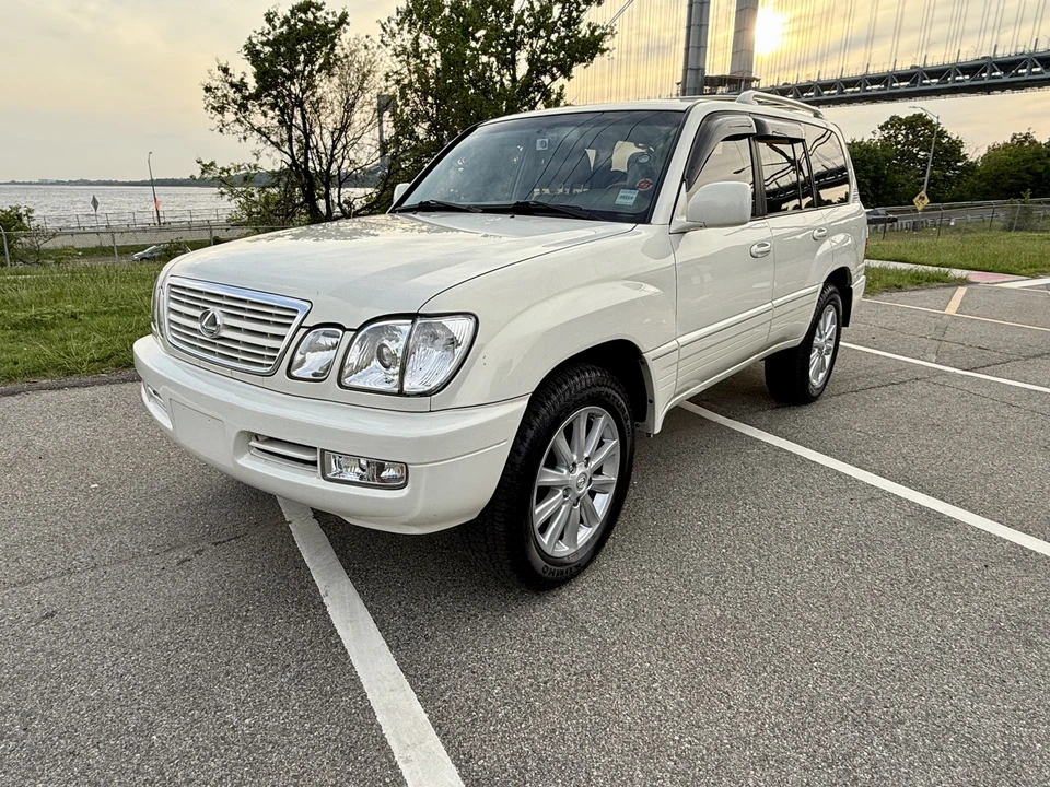 2001 Lexus LX 2nd Gen - Image 3 of 31