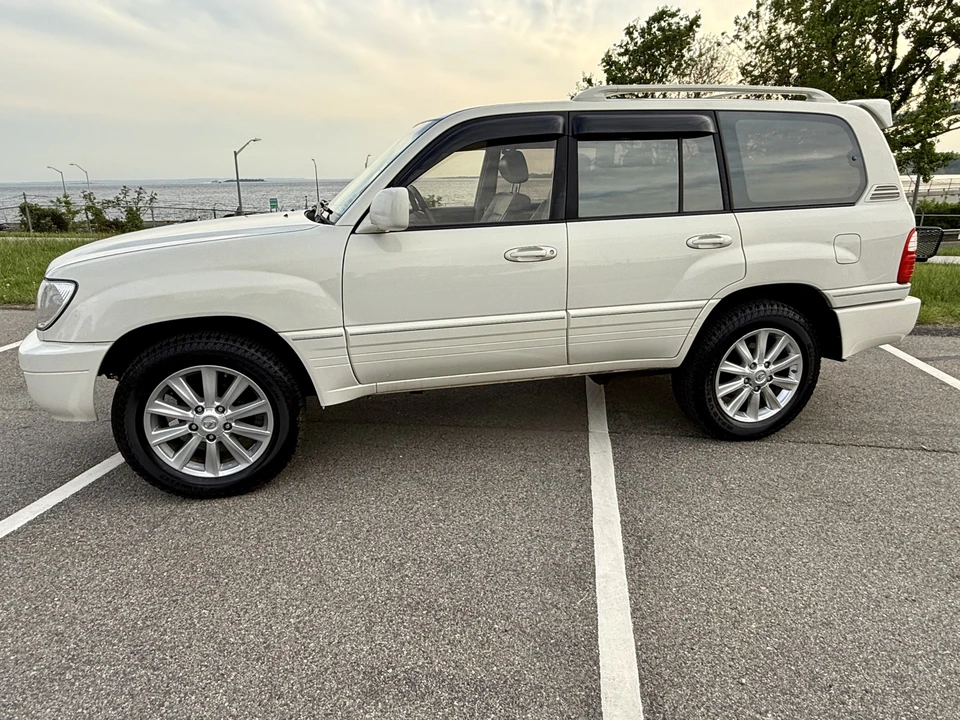 2001 Lexus LX 2nd Gen - Image 5 of 31