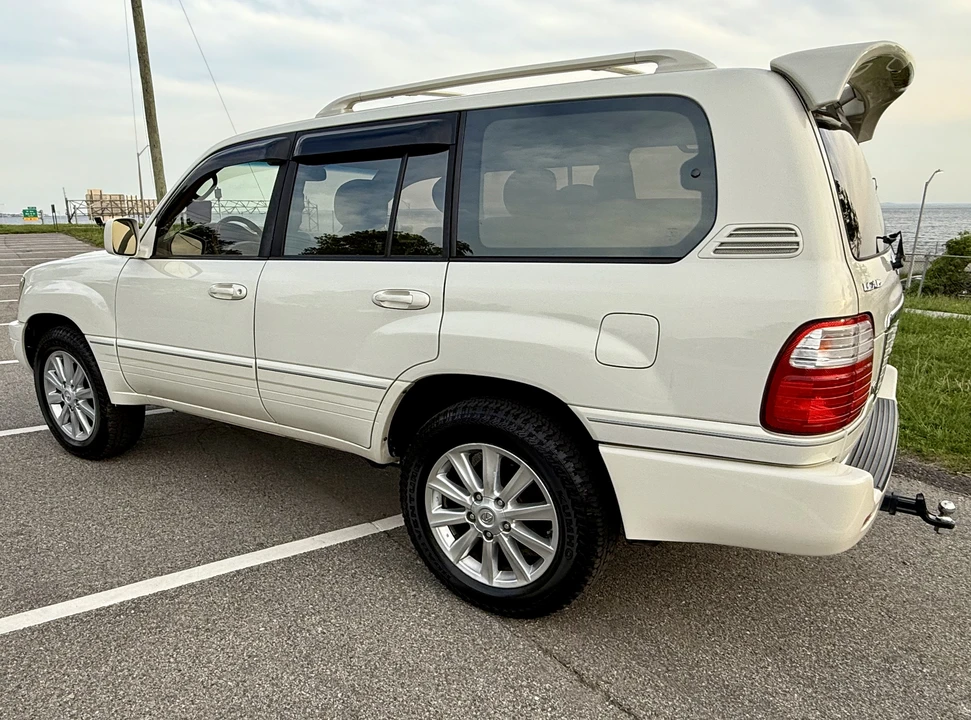 2001 Lexus LX 2nd Gen - Image 6 of 31
