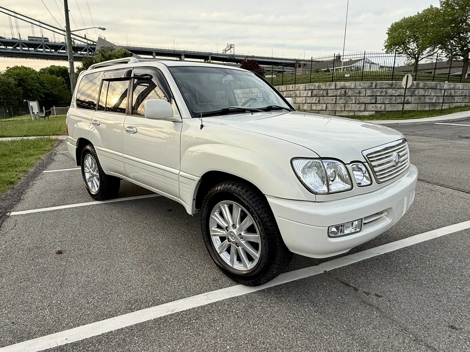 2001 Lexus LX 2nd Gen - Image 12 of 31