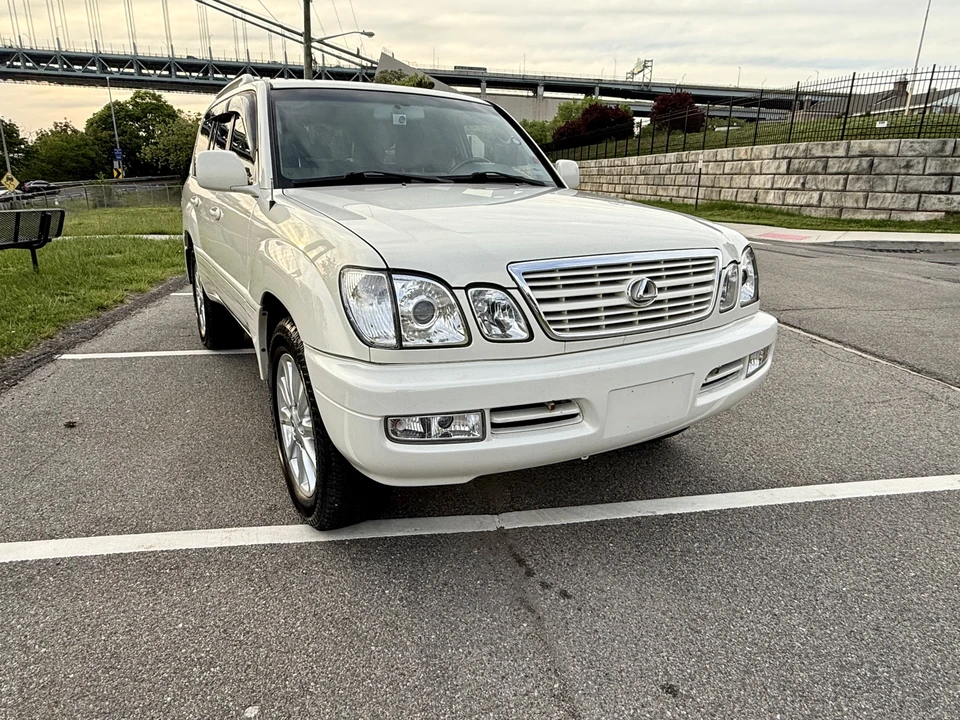2001 Lexus LX 2nd Gen - Image 13 of 31