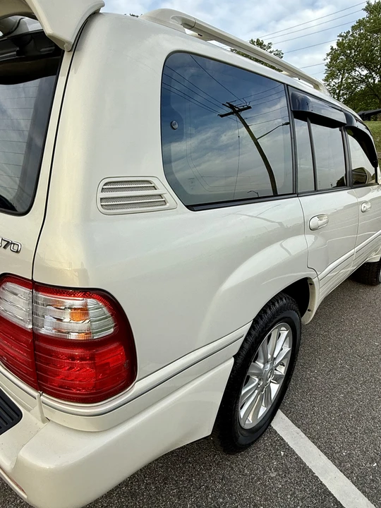 2001 Lexus LX 2nd Gen - Image 27 of 31