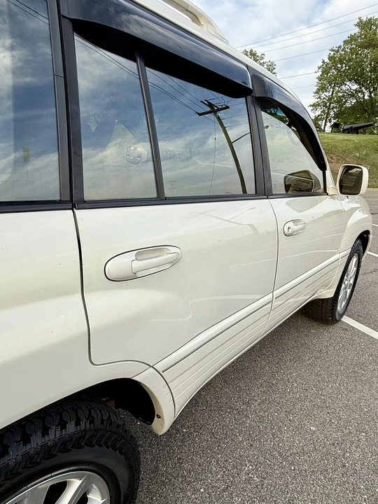 2001 Lexus LX 2nd Gen - Image 28 of 31
