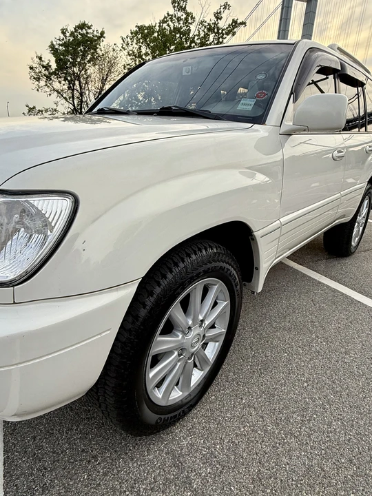 2001 Lexus LX 2nd Gen - Image 15 of 31