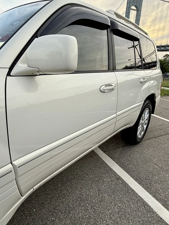 2001 Lexus LX 2nd Gen - Image 16 of 31