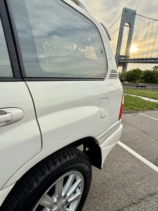 2001 Lexus LX 2nd Gen - Image 18 of 31