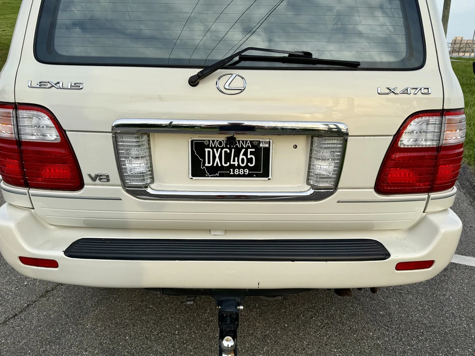 2001 Lexus LX 2nd Gen - Image 21 of 31