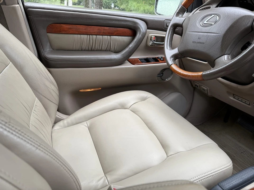 2001 Lexus LX 2nd Gen - Image 30 of 31
