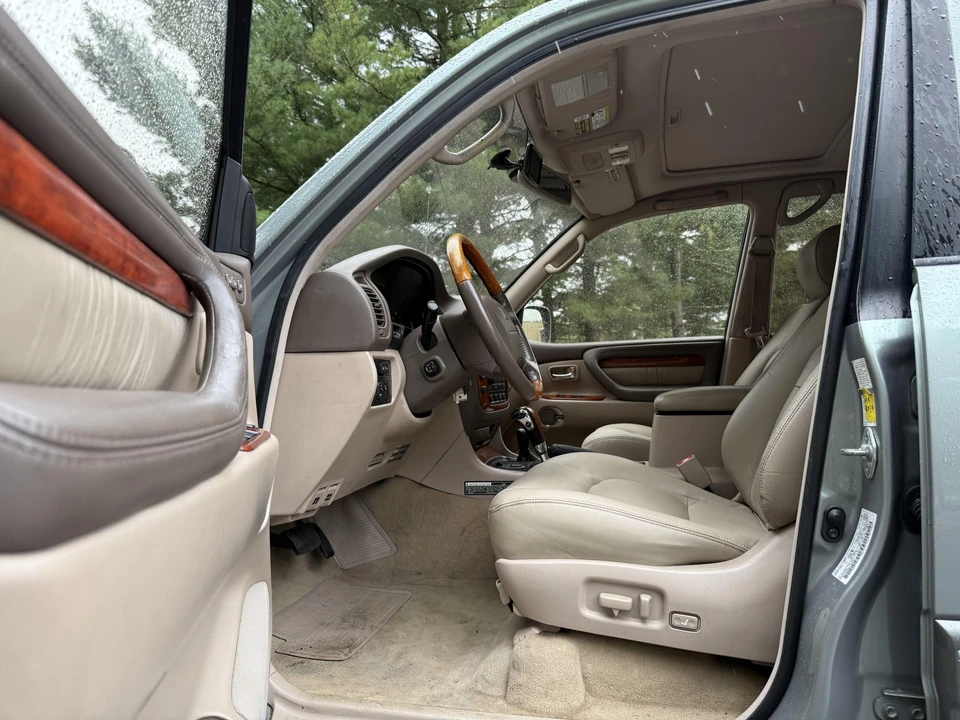 2001 Lexus LX 2nd Gen - Image 29 of 31