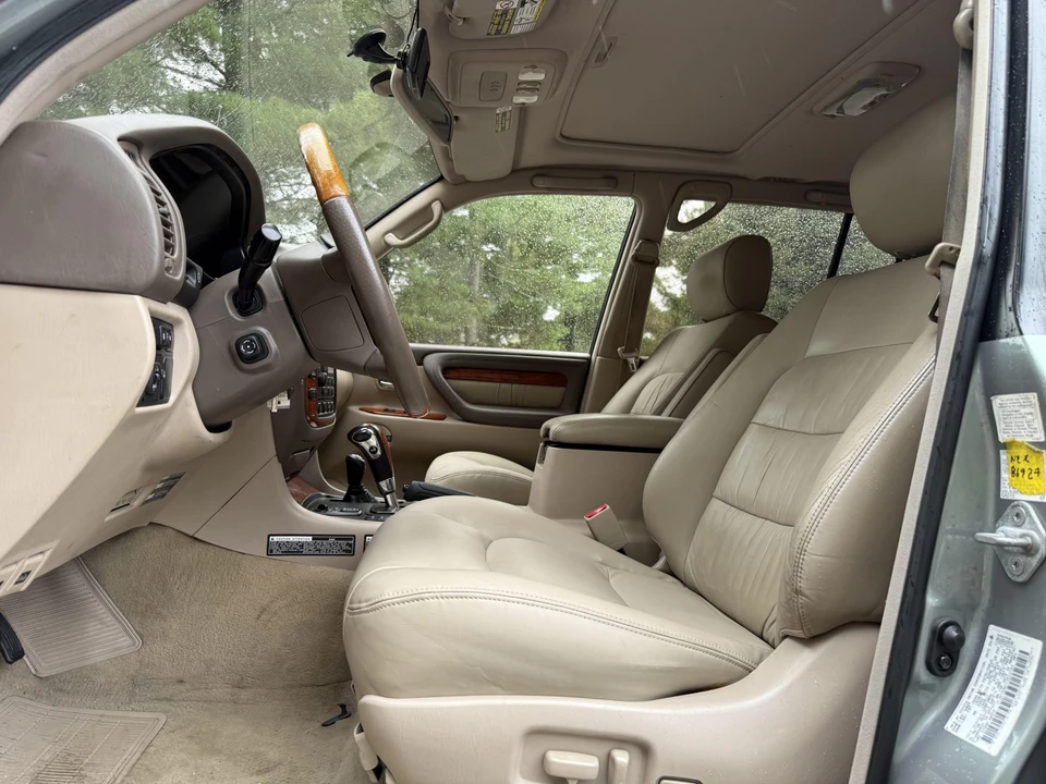 2001 Lexus LX 2nd Gen - Image 28 of 31