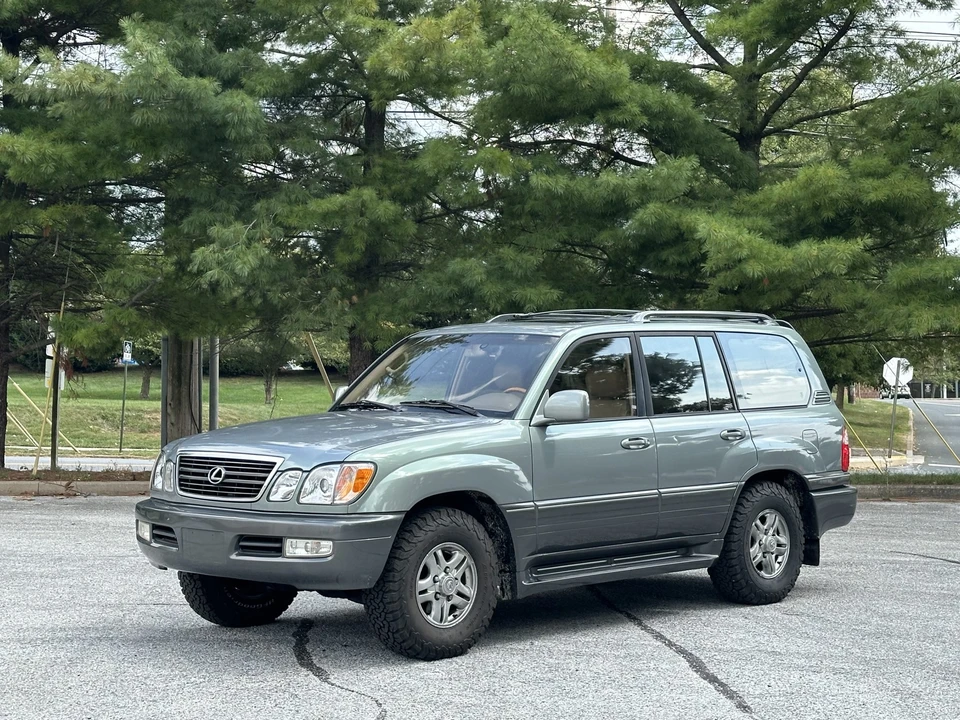 2001 Lexus LX 2nd Gen - Image 3 of 31