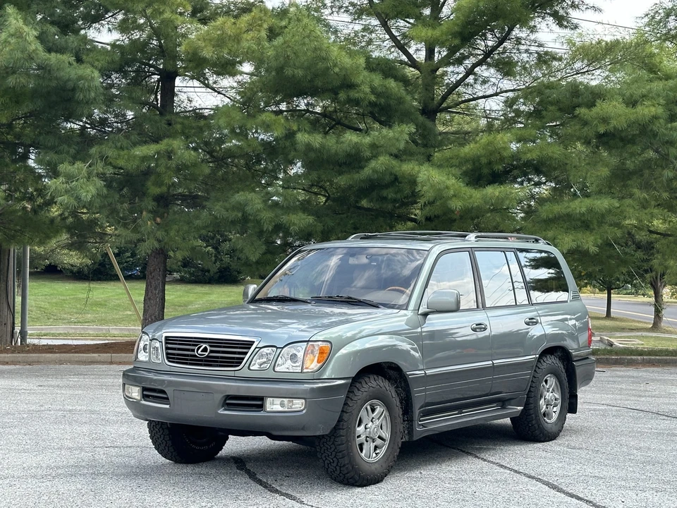 2001 Lexus LX 2nd Gen - Image 4 of 31