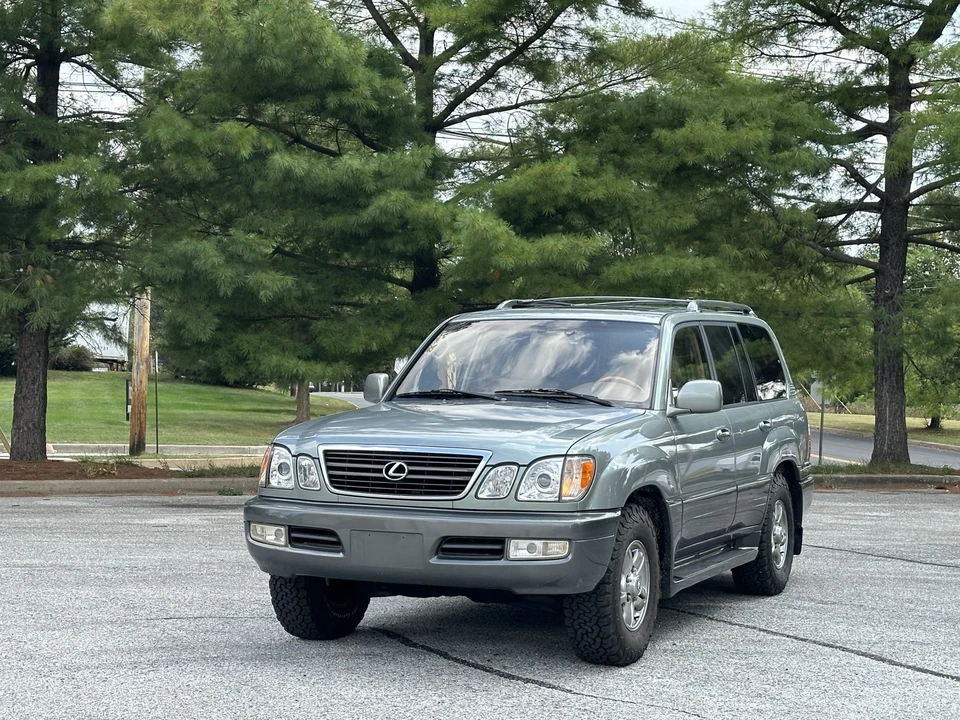 2001 Lexus LX 2nd Gen - Image 5 of 31