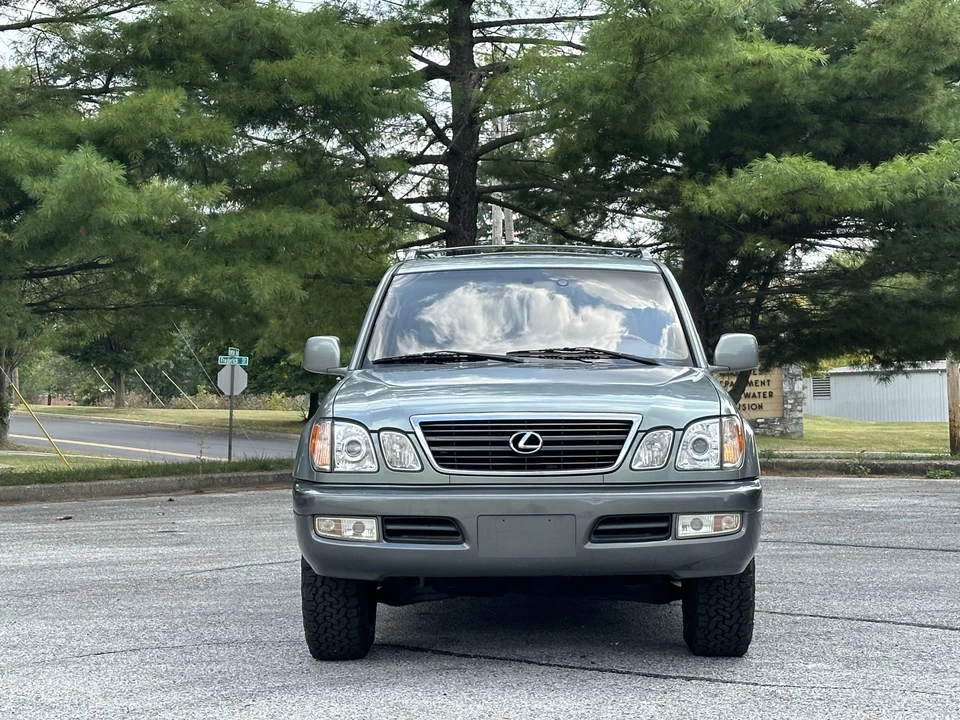 2001 Lexus LX 2nd Gen - Image 8 of 31