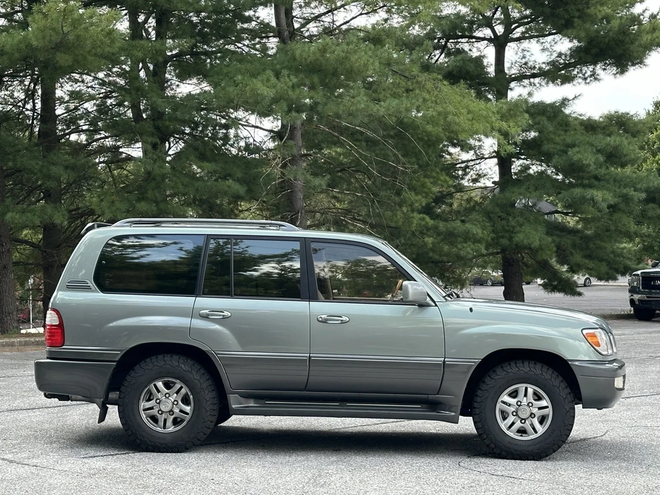 2001 Lexus LX 2nd Gen - Image 12 of 31
