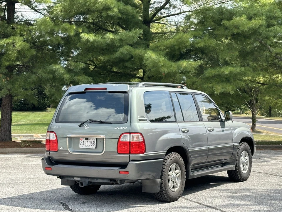 2001 Lexus LX 2nd Gen - Image 13 of 31