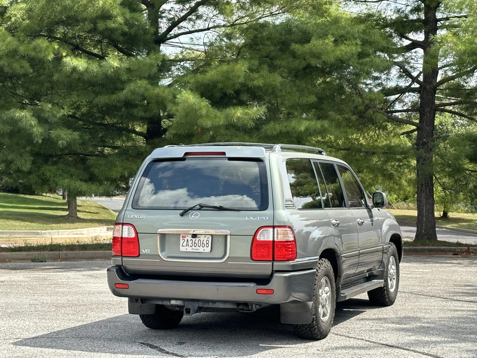 2001 Lexus LX 2nd Gen - Image 14 of 31