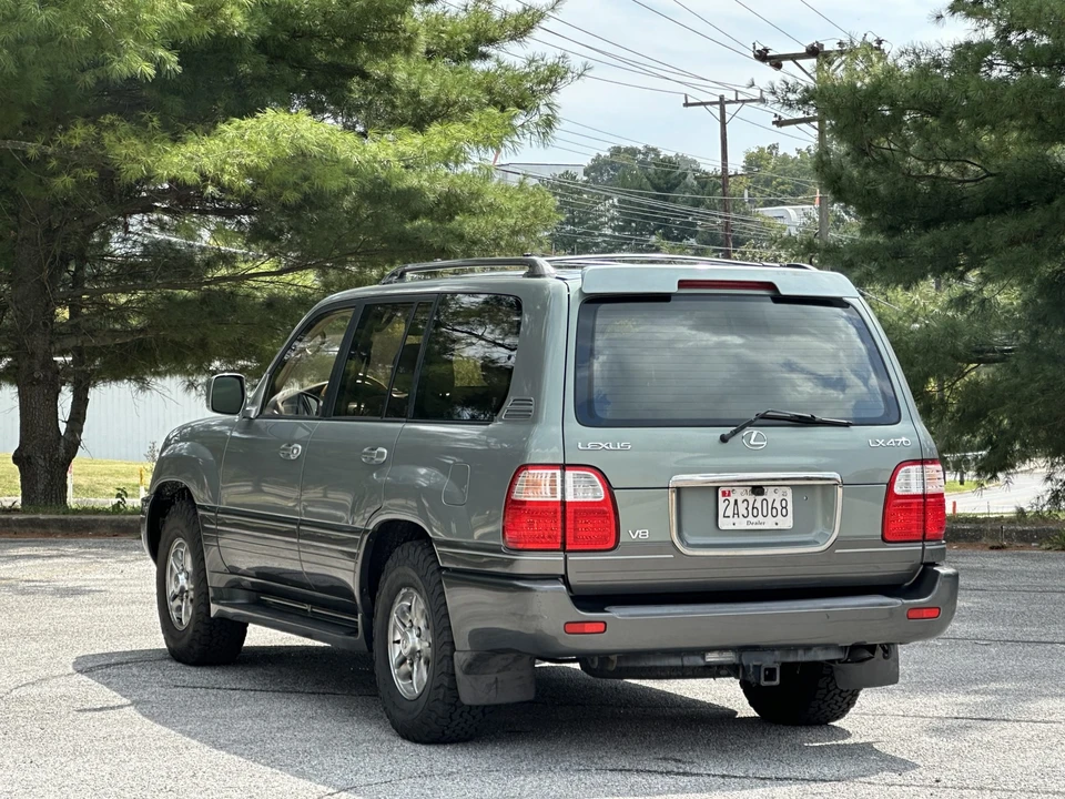 2001 Lexus LX 2nd Gen - Image 16 of 31