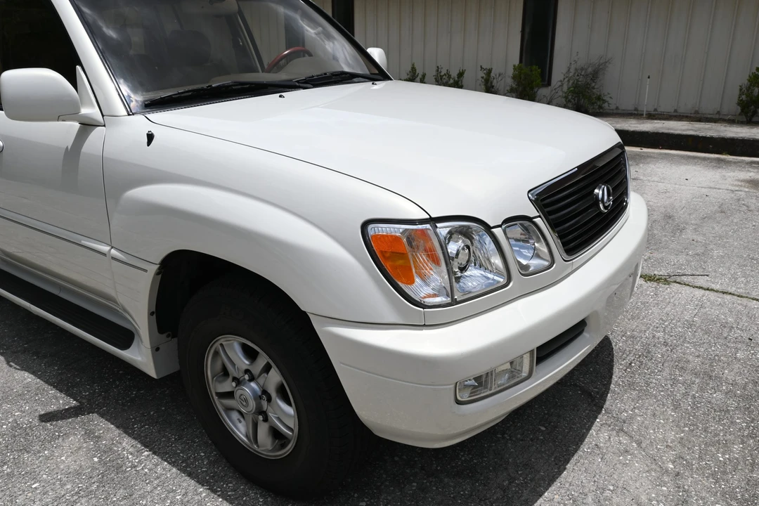 2001 Lexus LX 2nd Gen - Image 18 of 31