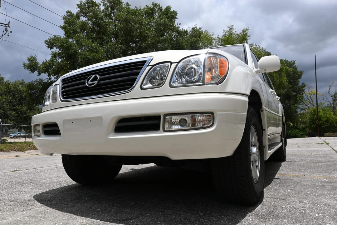 2001 Lexus LX 2nd Gen - Image 22 of 31