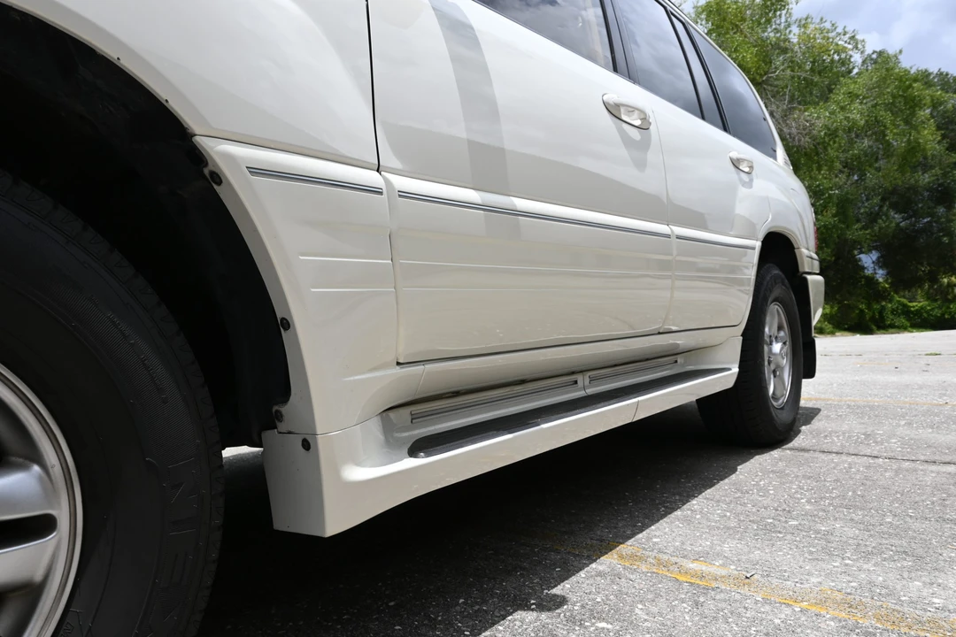 2001 Lexus LX 2nd Gen - Image 29 of 31
