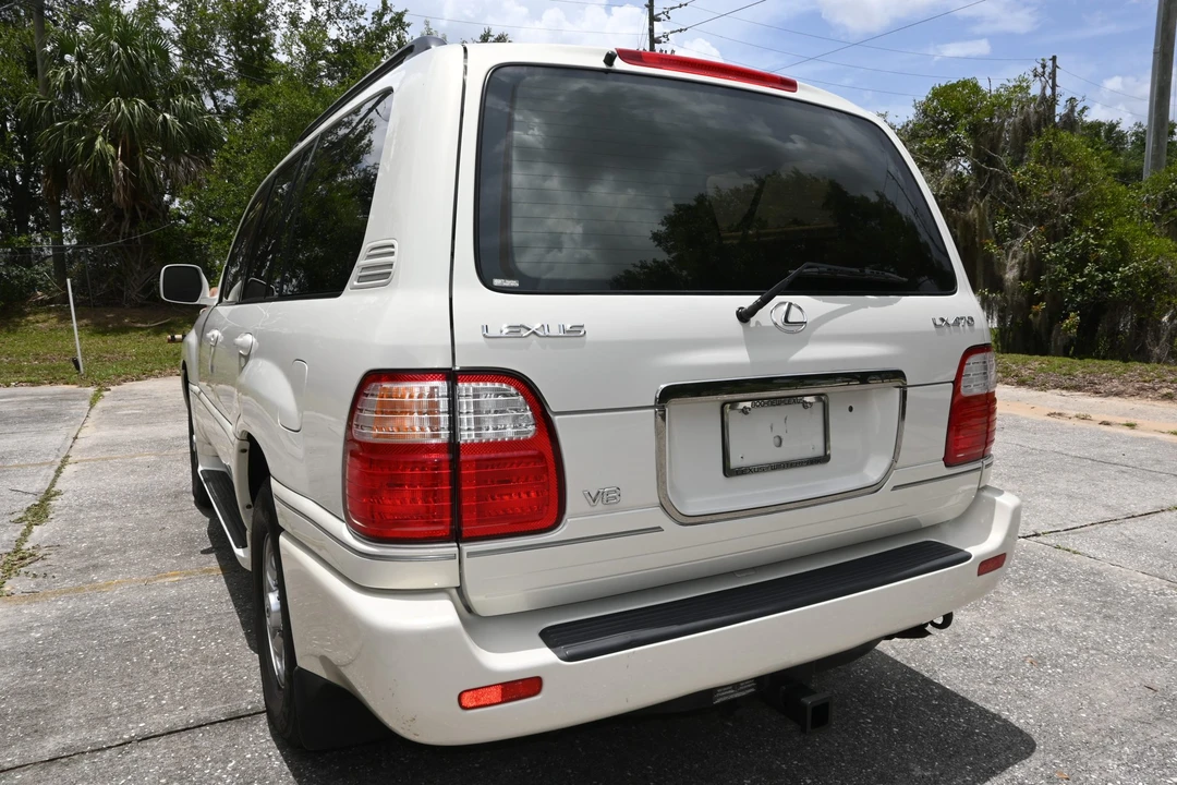 2001 Lexus LX 2nd Gen - Image 8 of 31