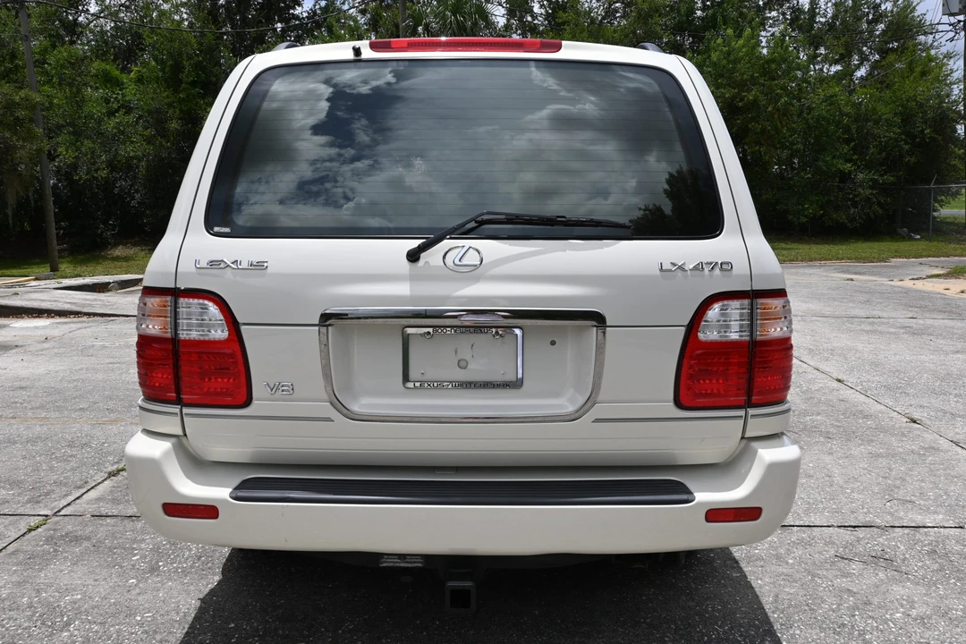 2001 Lexus LX 2nd Gen - Image 9 of 31