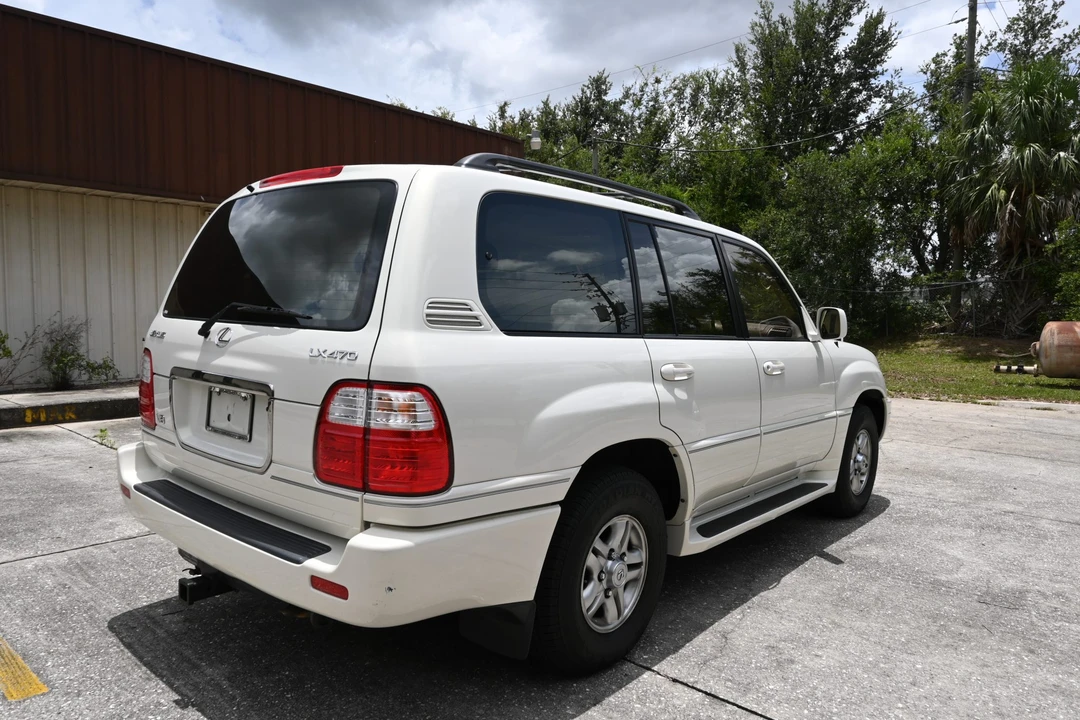 2001 Lexus LX 2nd Gen - Image 12 of 31