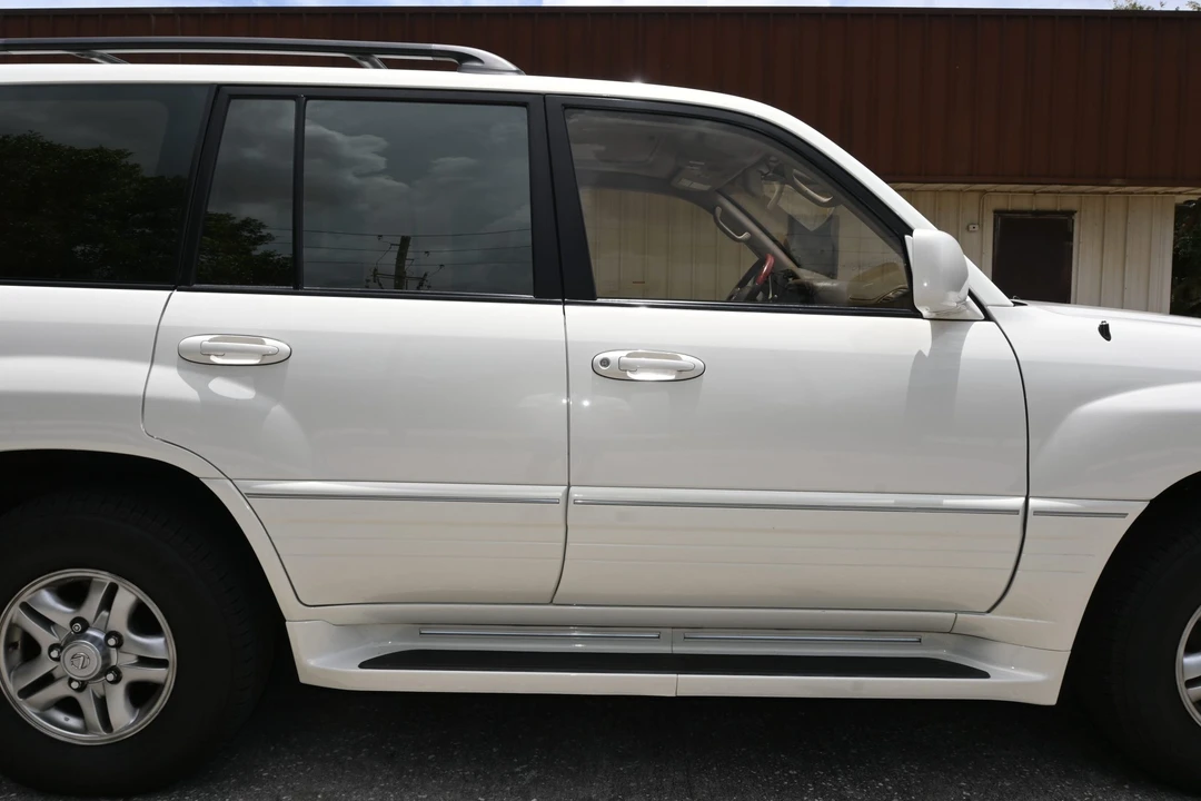 2001 Lexus LX 2nd Gen - Image 24 of 31