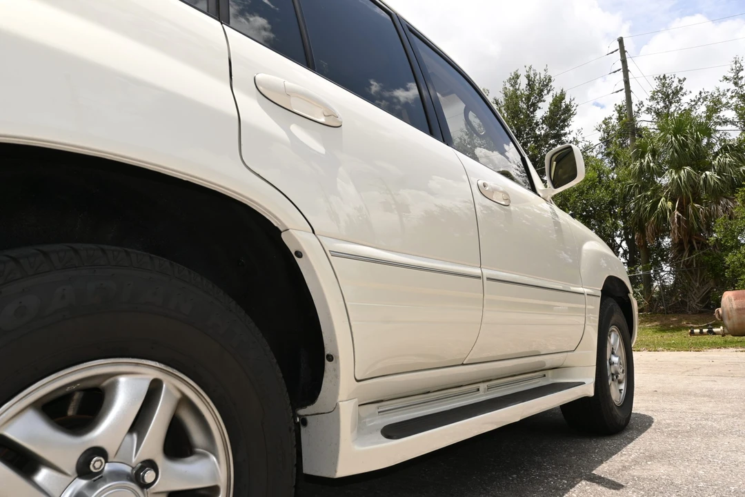 2001 Lexus LX 2nd Gen - Image 30 of 31
