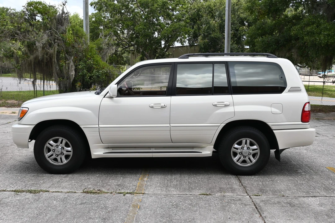 2001 Lexus LX 2nd Gen - Image 5 of 31