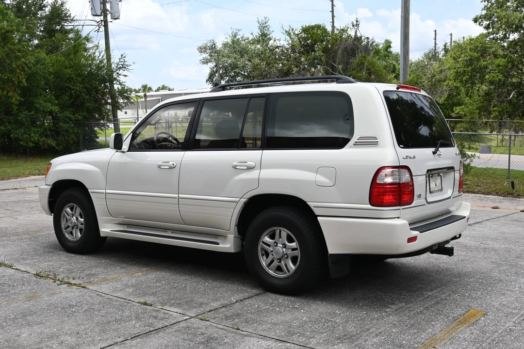 2001 Lexus LX 2nd Gen - Image 6 of 31