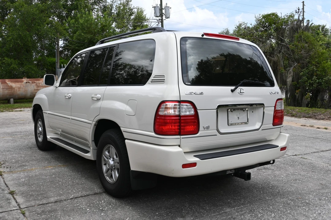 2001 Lexus LX 2nd Gen - Image 7 of 31