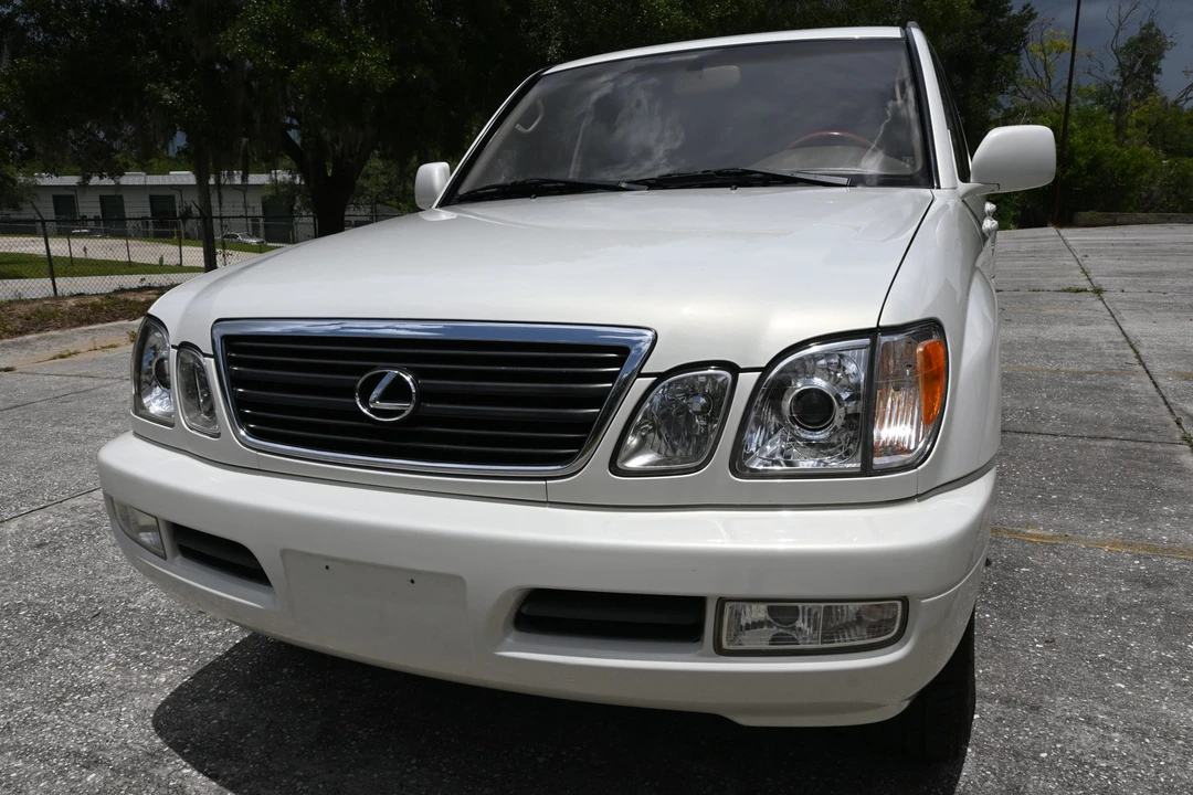 2001 Lexus LX 2nd Gen - Image 21 of 31