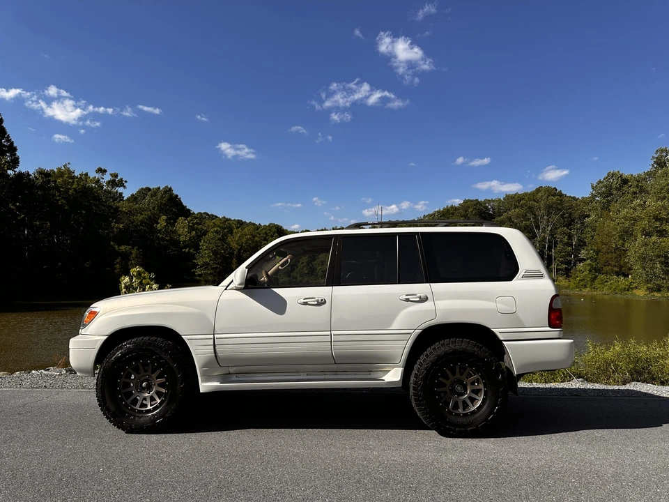 2001 Lexus LX 2nd Gen - Image 9 of 31