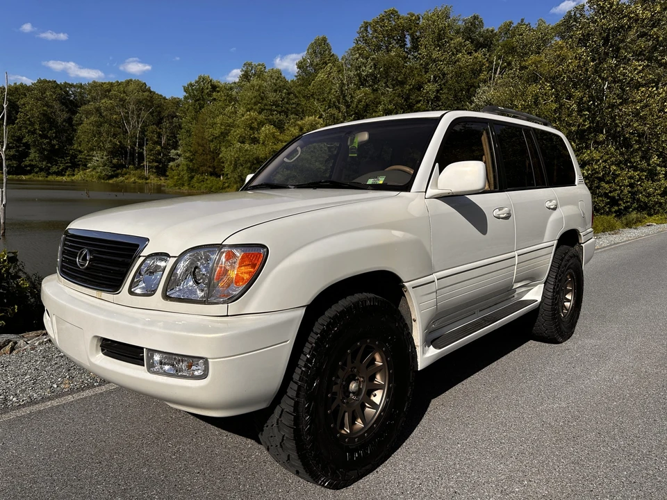 2001 Lexus LX 2nd Gen - Image 3 of 31