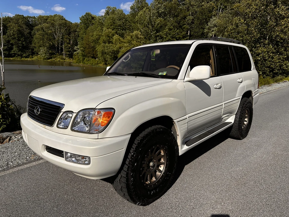 2001 Lexus LX 2nd Gen - Image 2 of 31